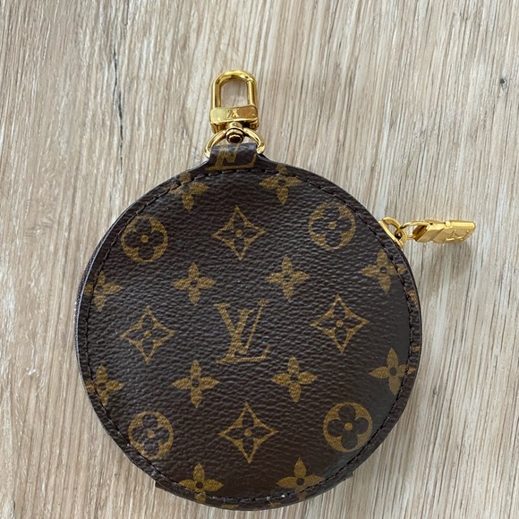 Authentic Louis Vuitton monogram coin purse - Picture 2 of 7